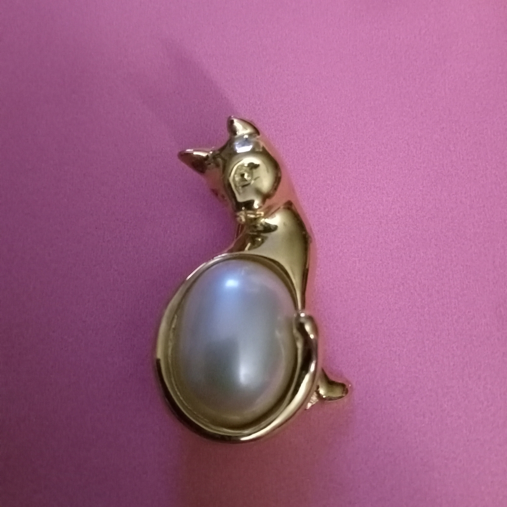 Trifari Gold Tone Cat Brooch